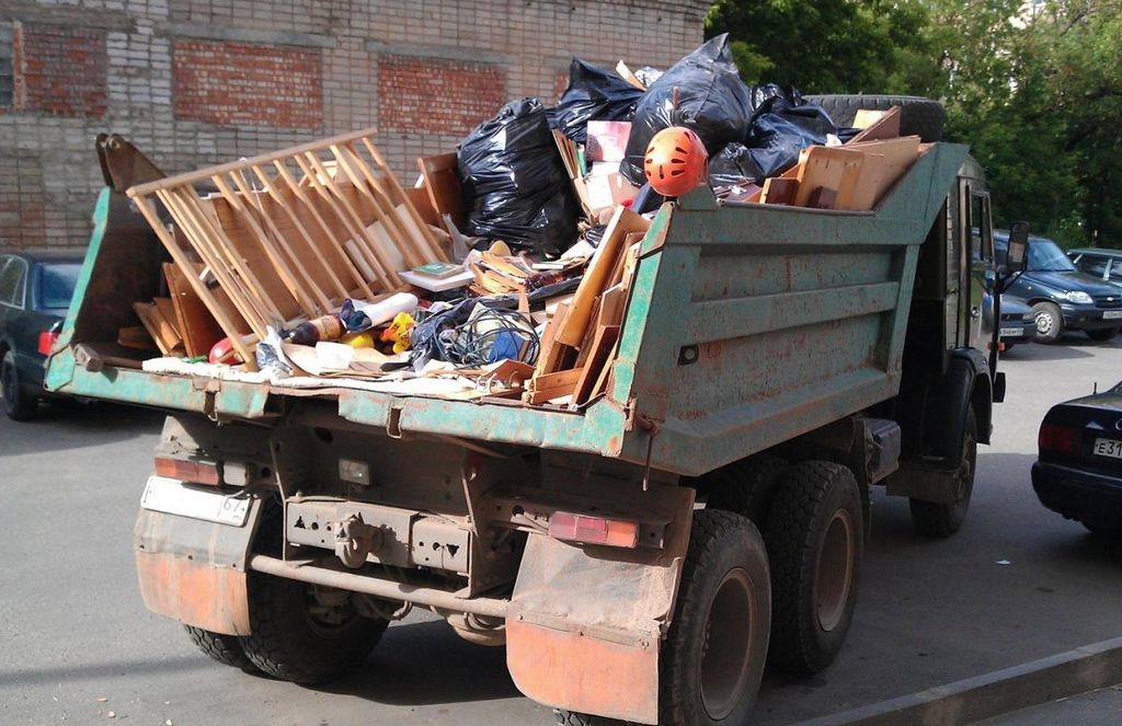 Вывоз мусора из магазина в Мурманске от ПроМусор: услуги, цена от 1799 руб., утилизация отходов