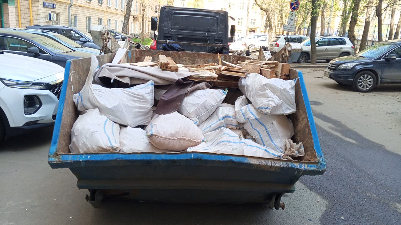 Вывоз мусора из магазина в Мурманске в октябре
