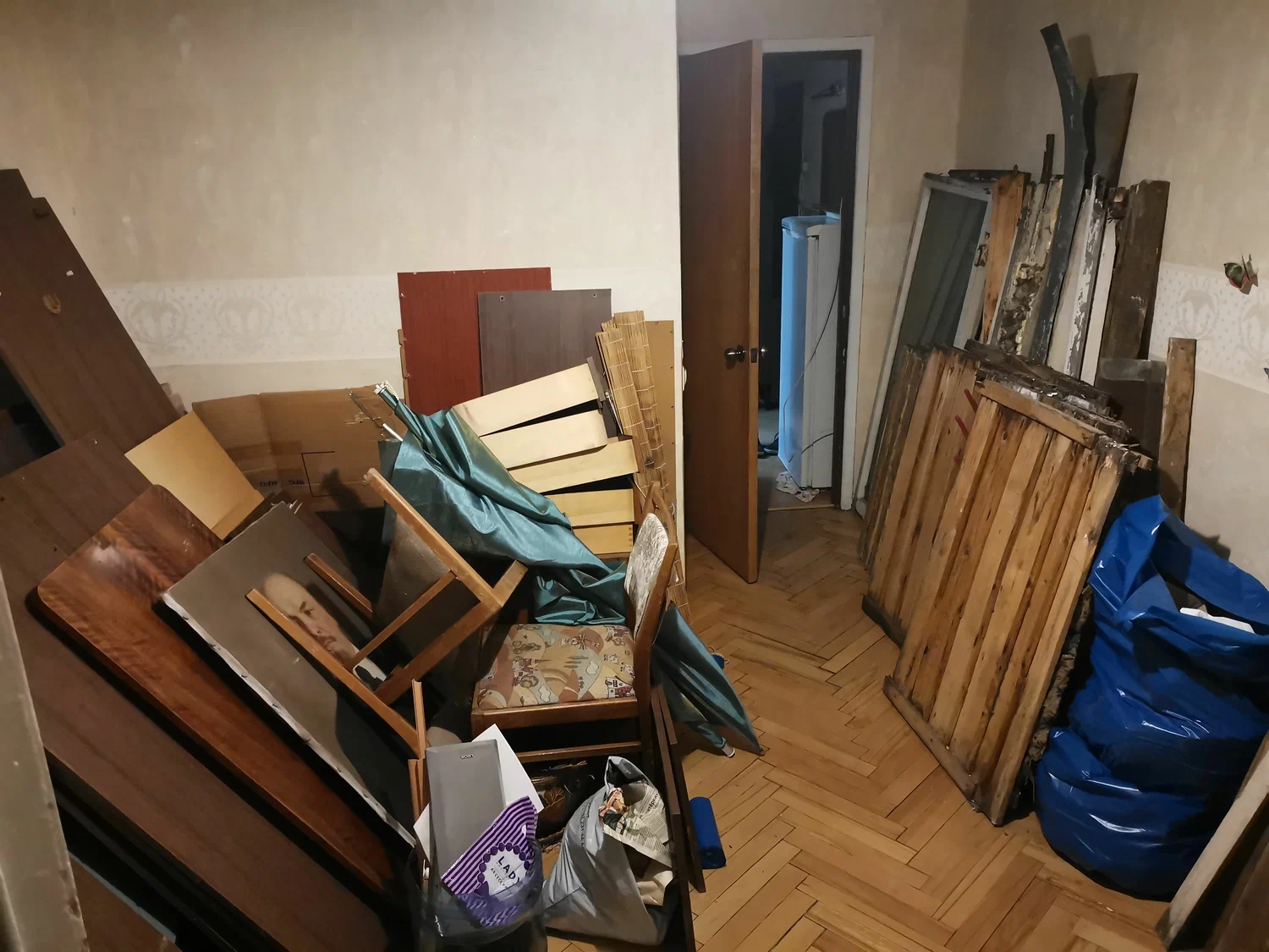 Демонтаж мебели с вывозом и утилизацией в Мурманске в октябре